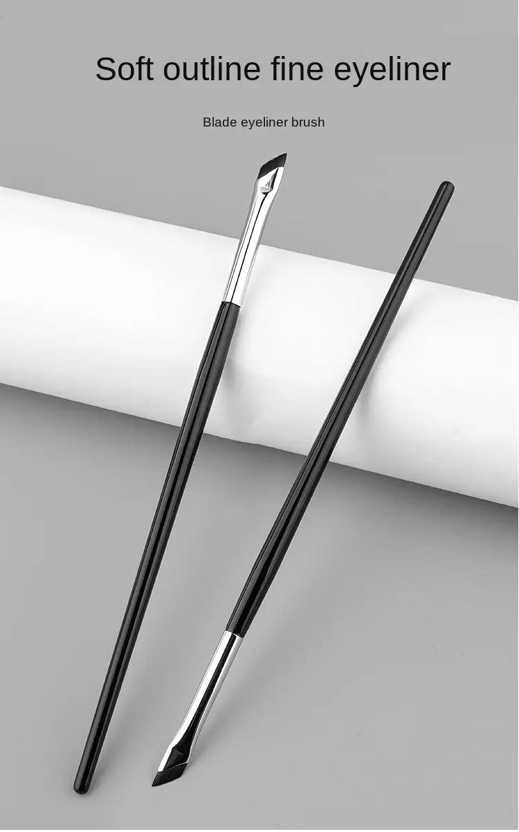 Ultra-Fine Angled Eyeliner and Brow Brush - product detail