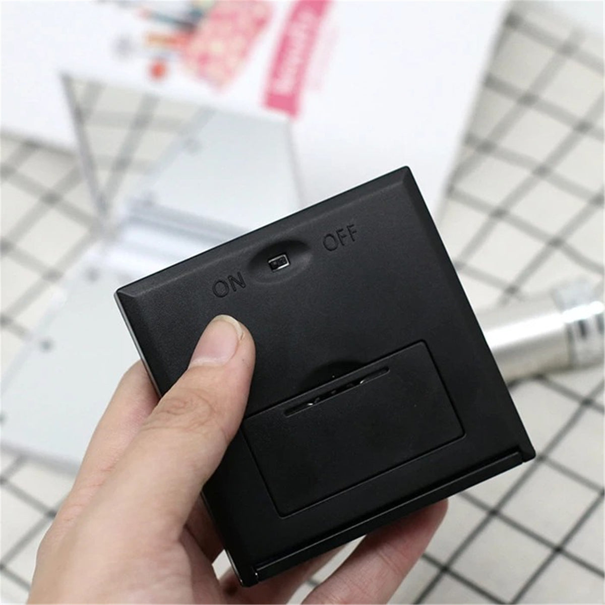 Compact LED Makeup Mirror, Double-Sided, Pocket Size - product detail