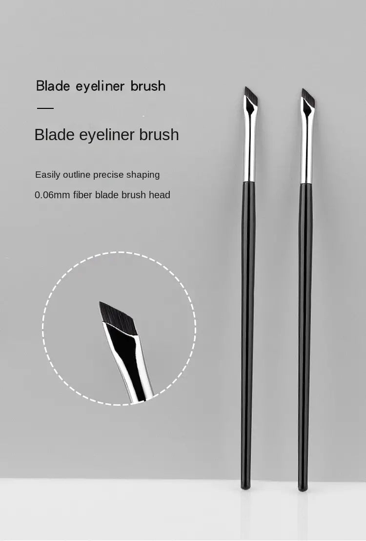 Ultra-Fine Angled Eyeliner and Brow Brush - product detail
