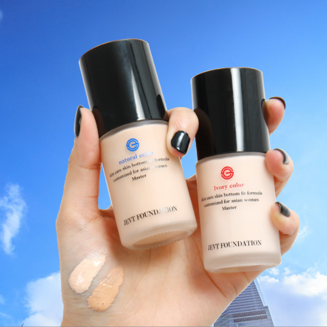 Lightweight Liquid Foundation, Natural Matte, 30 ml - product detail