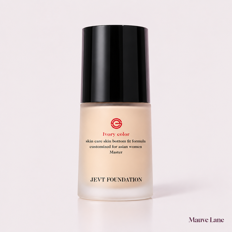 Lightweight Liquid Foundation, Natural Matte, 30 ml - studio photo