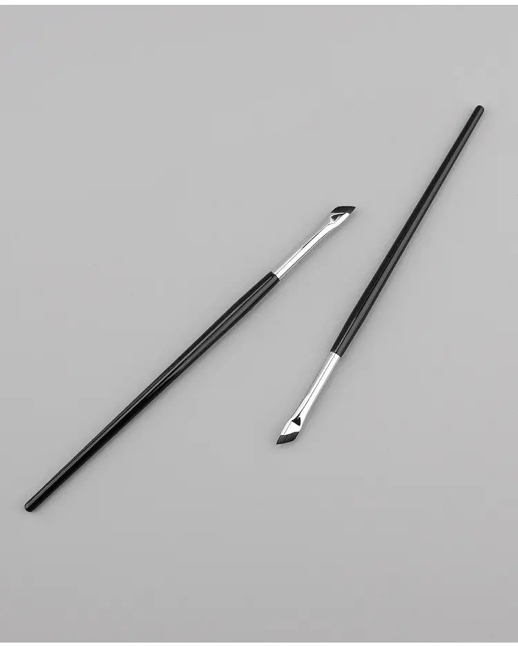 Ultra-Fine Angled Eyeliner and Brow Brush - product detail